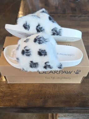 Bearpaw Size 9 Women's NEW Faux Fur Slide Sandals in White with Black Paws